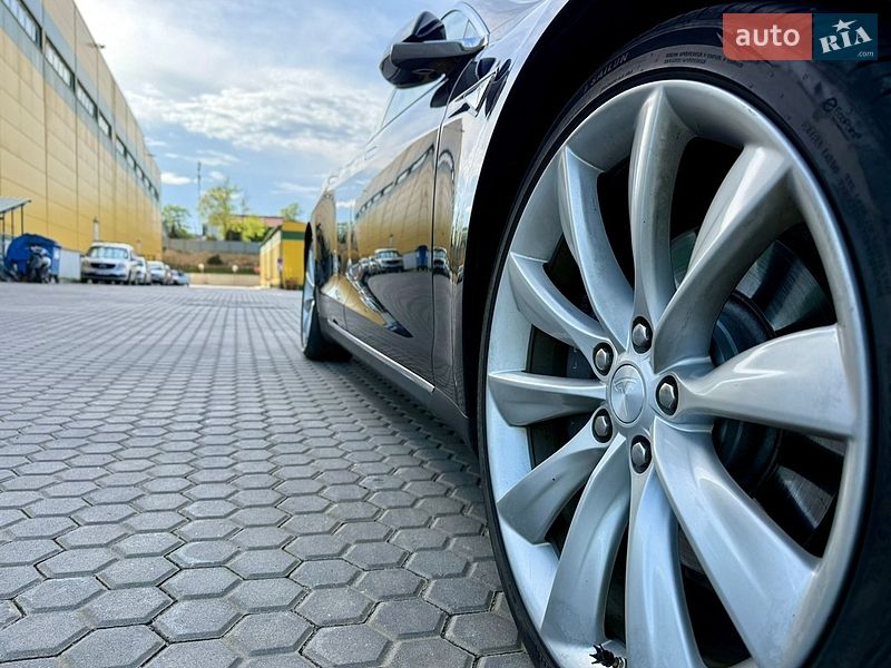 Лифтбек Tesla Model S 2014 в Одессе