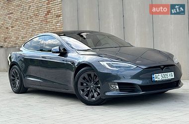 Лифтбек Tesla Model S 2017 в Луцке