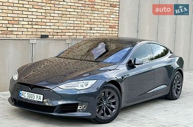 Лифтбек Tesla Model S 2017 в Луцке