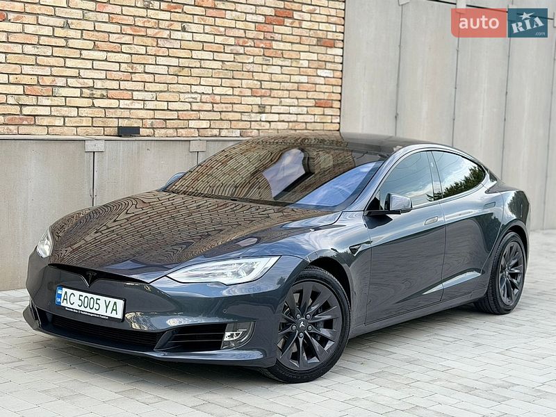 Лифтбек Tesla Model S 2017 в Луцке