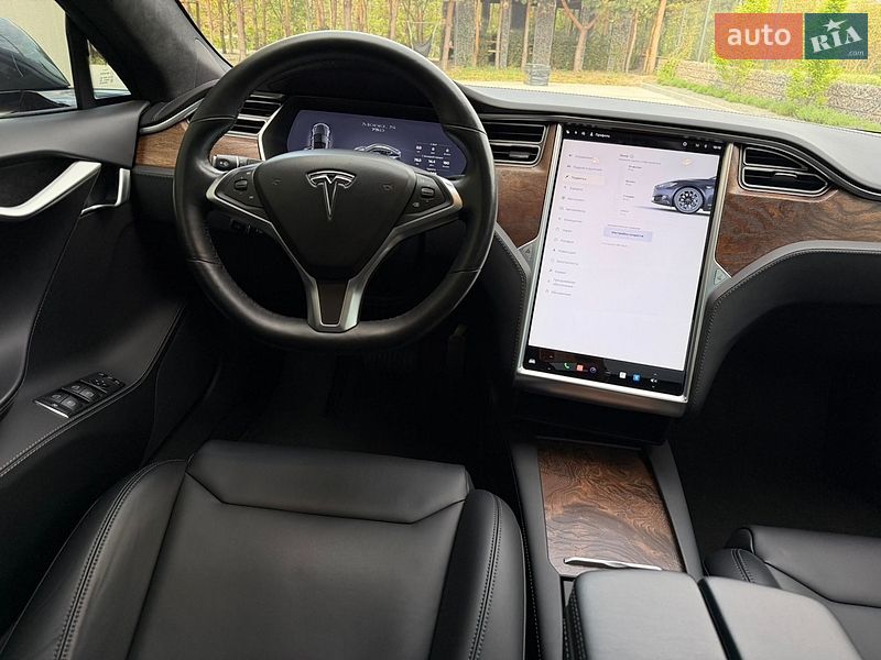 Лифтбек Tesla Model S 2017 в Луцке