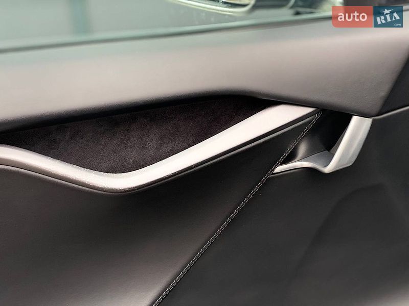 Ліфтбек Tesla Model S 2019 в Києві