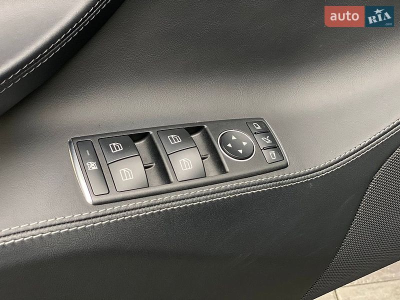 Ліфтбек Tesla Model S 2019 в Києві