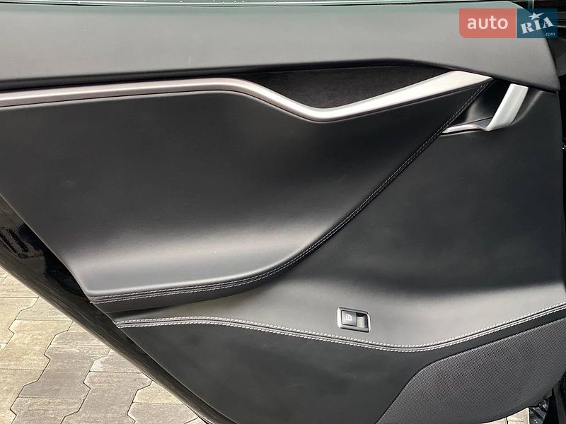 Ліфтбек Tesla Model S 2019 в Києві