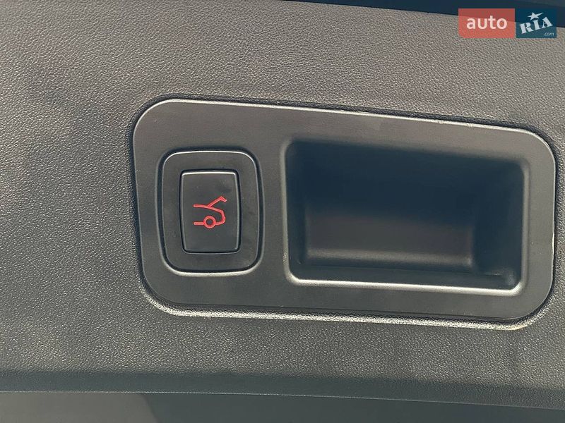 Ліфтбек Tesla Model S 2019 в Києві