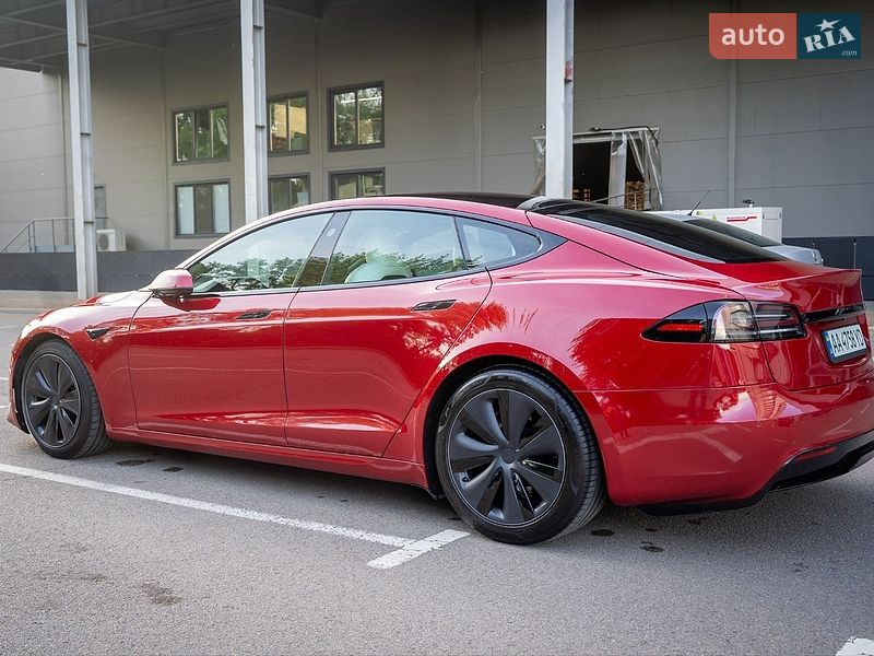 Лифтбек Tesla Model S 2022 в Киеве