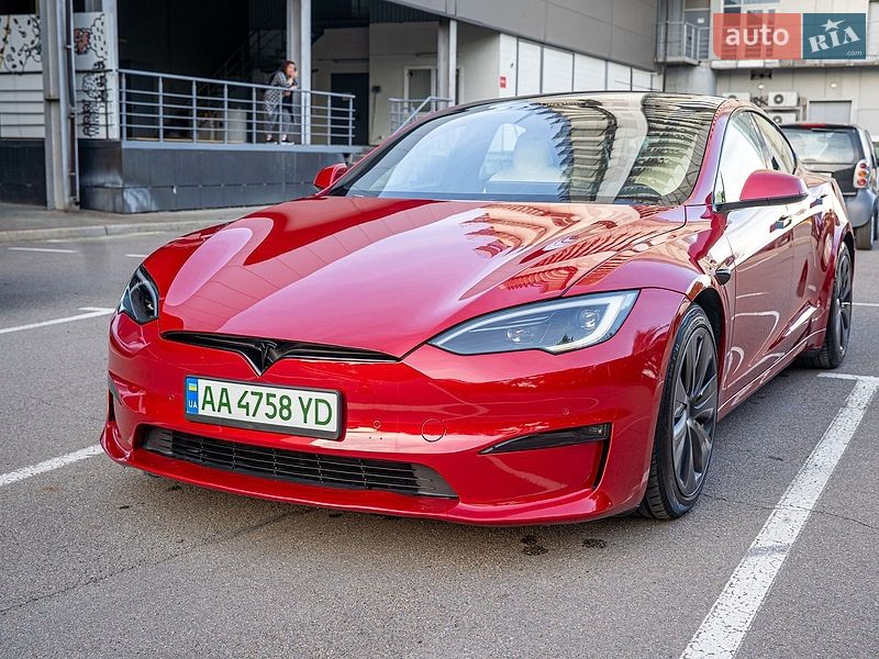 Лифтбек Tesla Model S 2022 в Киеве