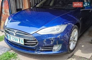 Ліфтбек Tesla Model S 2016 в Кривому Розі