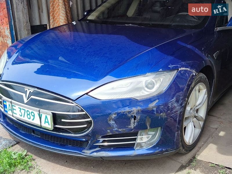 Ліфтбек Tesla Model S 2016 в Кривому Розі