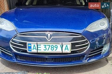 Лифтбек Tesla Model S 2016 в Кривом Роге