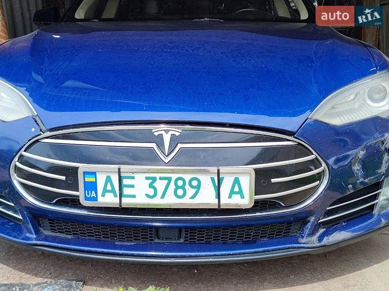 Лифтбек Tesla Model S 2016 в Кривом Роге