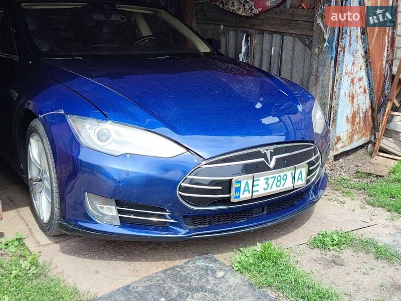 Ліфтбек Tesla Model S 2016 в Кривому Розі