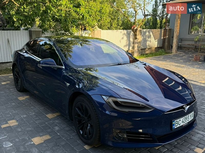 Ліфтбек Tesla Model S 2017 в Коломиї
