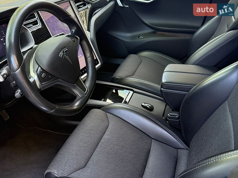 Ліфтбек Tesla Model S 2017 в Коломиї