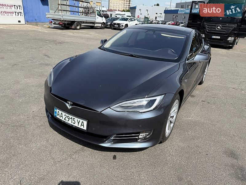 Лифтбек Tesla Model S 2016 в Киеве
