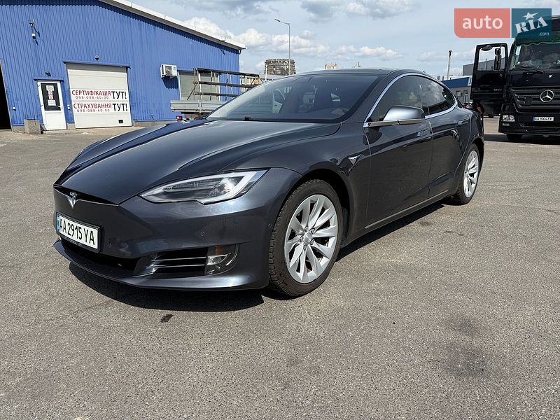 Лифтбек Tesla Model S 2016 в Киеве