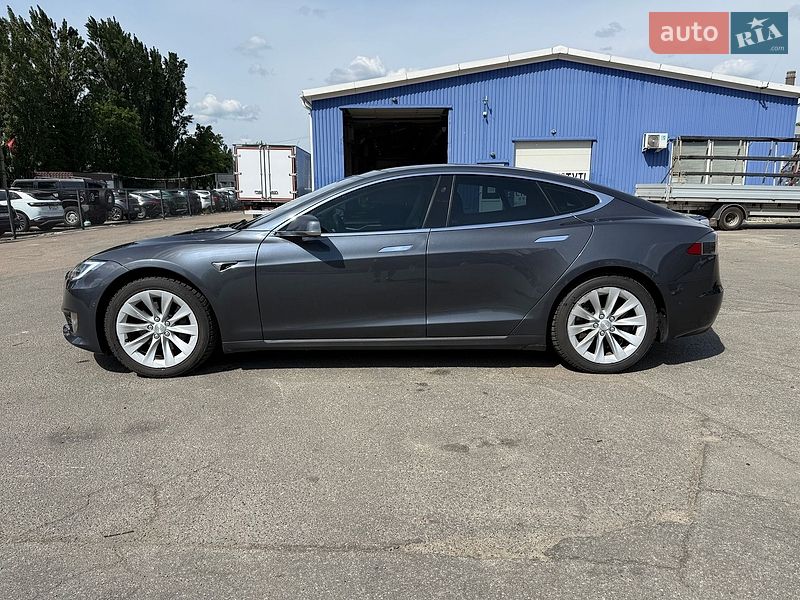 Лифтбек Tesla Model S 2016 в Киеве