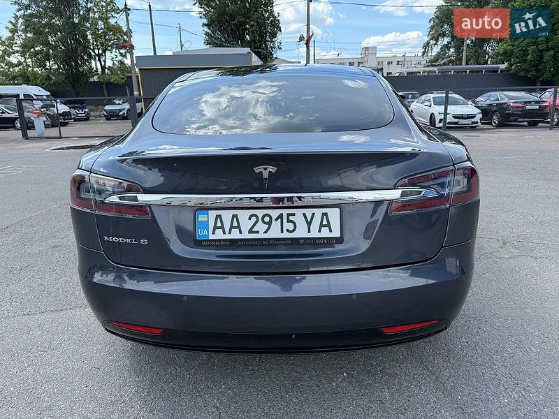 Лифтбек Tesla Model S 2016 в Киеве