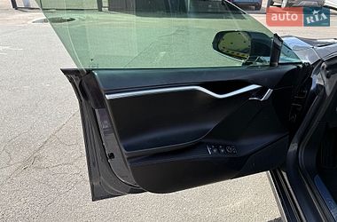 Лифтбек Tesla Model S 2016 в Киеве