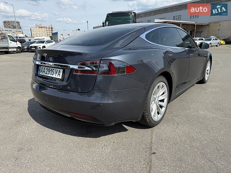 Лифтбек Tesla Model S 2016 в Киеве