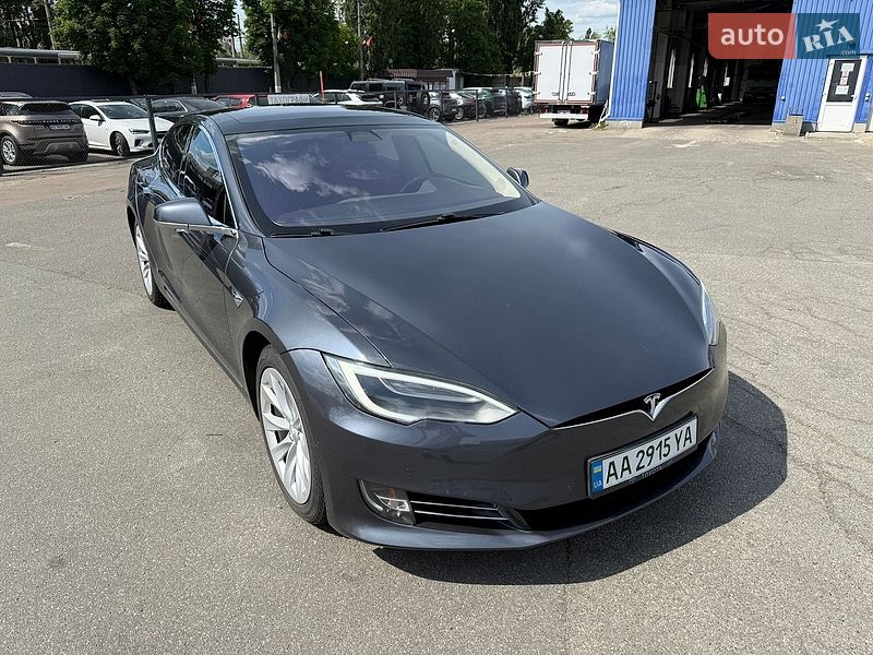 Лифтбек Tesla Model S 2016 в Киеве