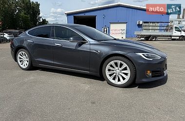 Лифтбек Tesla Model S 2016 в Киеве