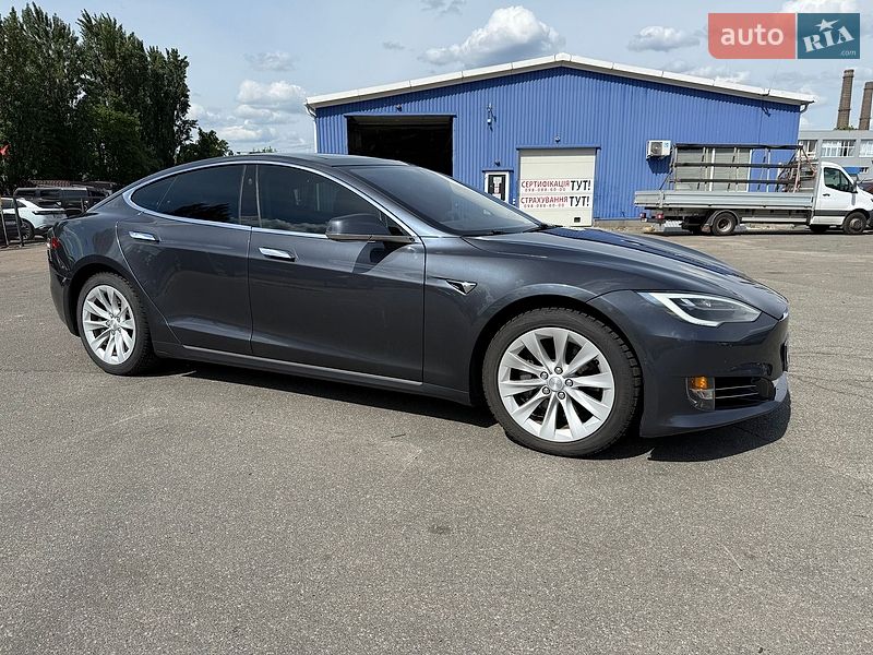 Лифтбек Tesla Model S 2016 в Киеве