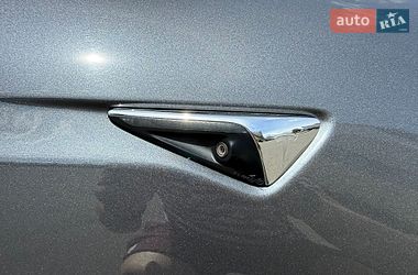 Лифтбек Tesla Model S 2016 в Киеве