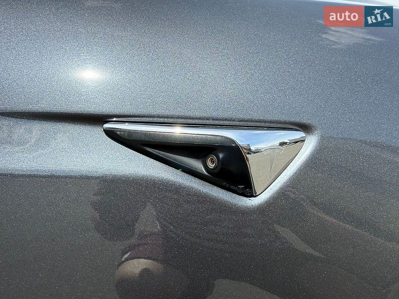 Лифтбек Tesla Model S 2016 в Киеве