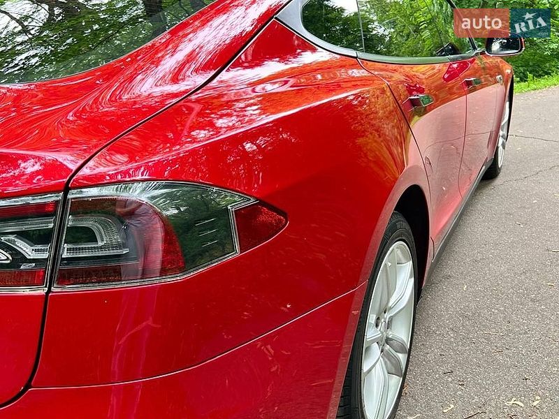 Ліфтбек Tesla Model S 2014 в Києві