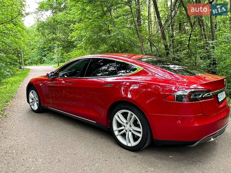 Ліфтбек Tesla Model S 2014 в Києві