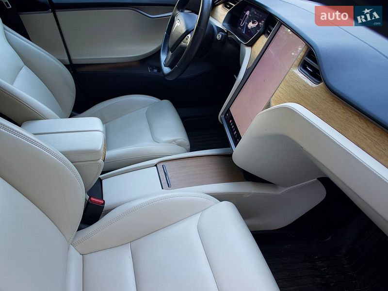 Лифтбек Tesla Model S 2020 в Одессе