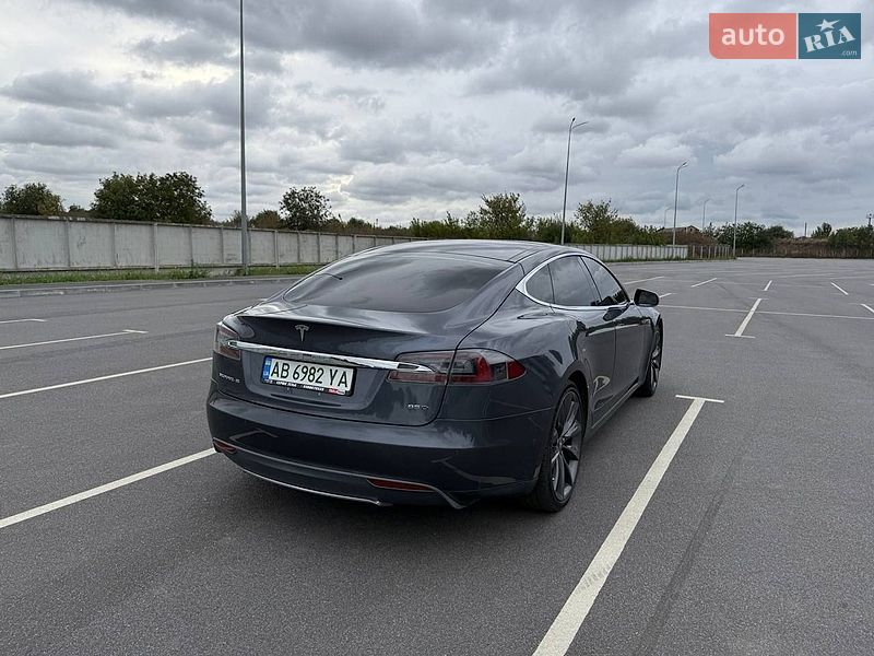 Ліфтбек Tesla Model S 2015 в Вінниці