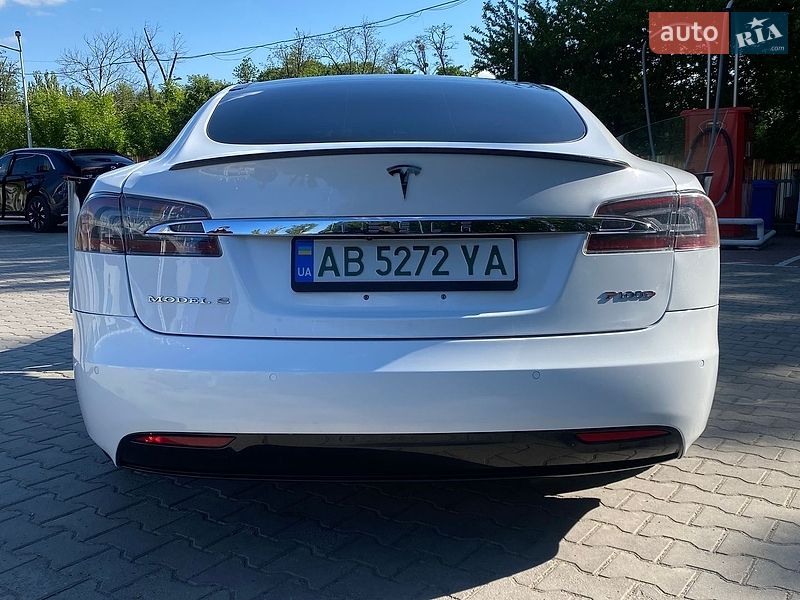 Ліфтбек Tesla Model S 2018 в Вінниці