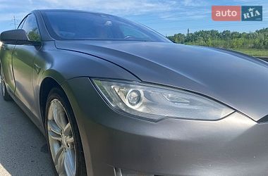 Лифтбек Tesla Model S 2015 в Львове