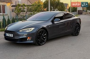 Лифтбек Tesla Model S 2017 в Дубно