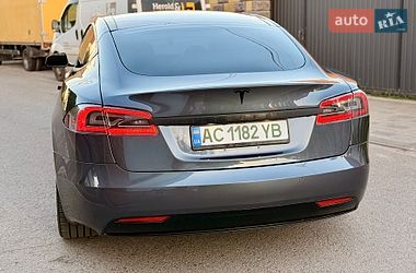 Лифтбек Tesla Model S 2017 в Дубно