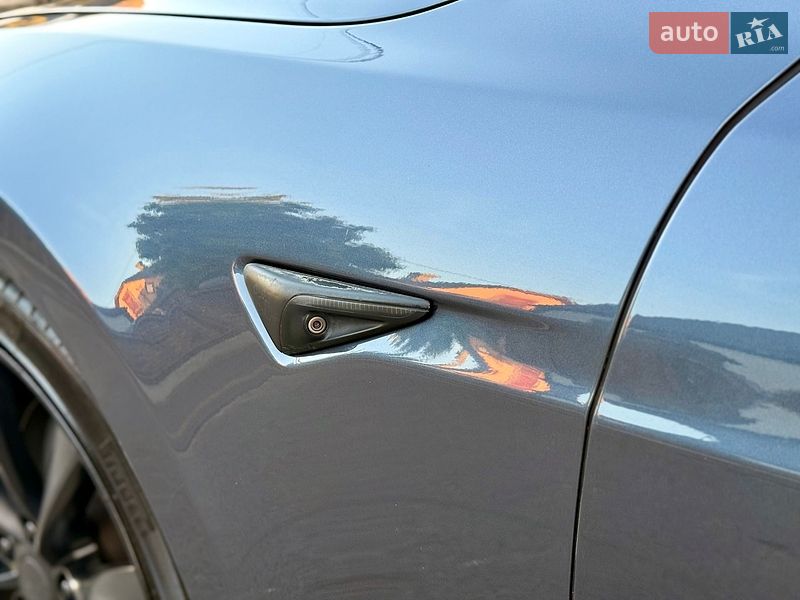 Лифтбек Tesla Model S 2017 в Дубно
