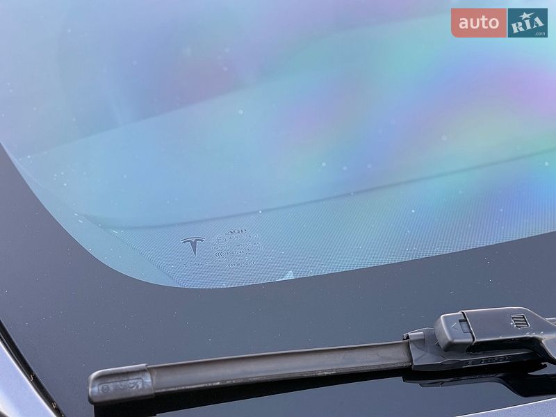Лифтбек Tesla Model S 2017 в Дубно