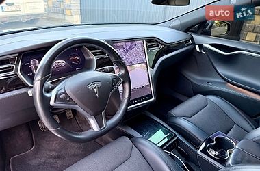 Лифтбек Tesla Model S 2017 в Дубно