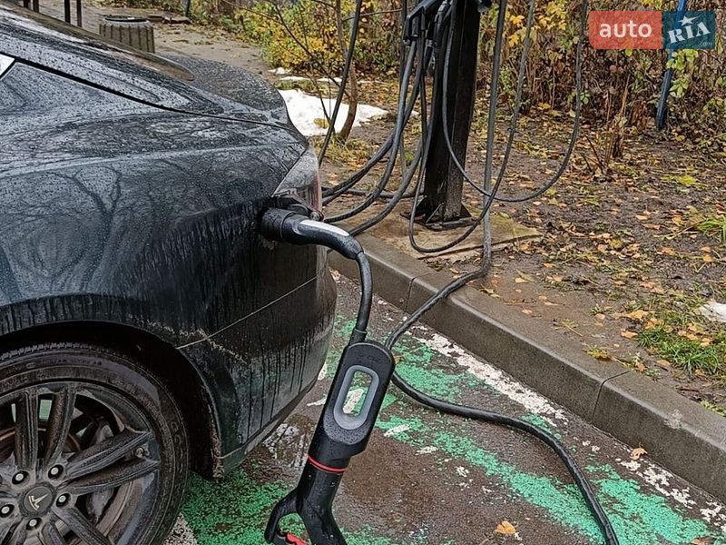 Лифтбек Tesla Model S 2013 в Тернополе фото 31 Лифтбек Tesla Model S 2013 в Тернополе