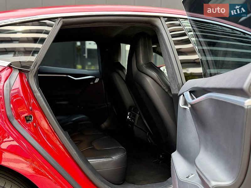 Ліфтбек Tesla Model S 2015 в Києві