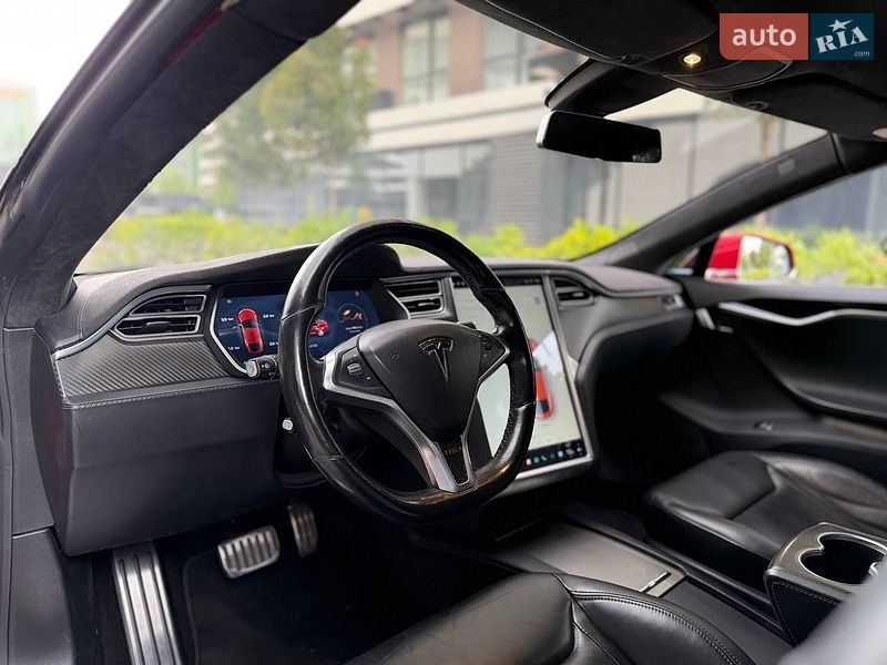 Ліфтбек Tesla Model S 2015 в Києві