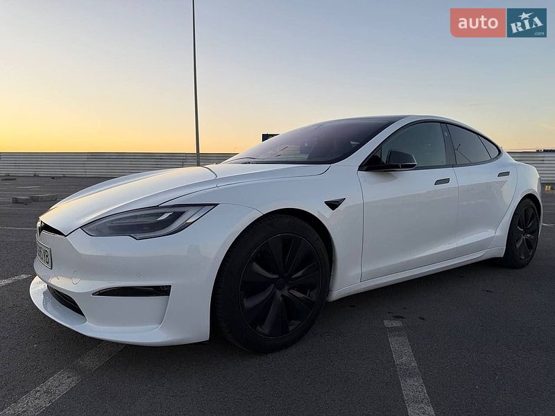 Tesla Model S 2021