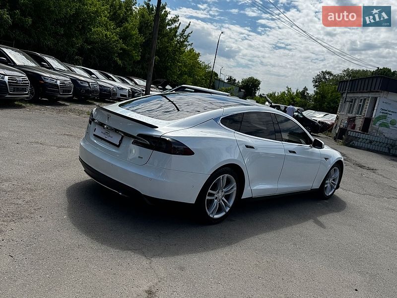 Ліфтбек Tesla Model S 2015 в Луцьку фото 7 Ліфтбек Tesla Model S 2015 в Луцьку