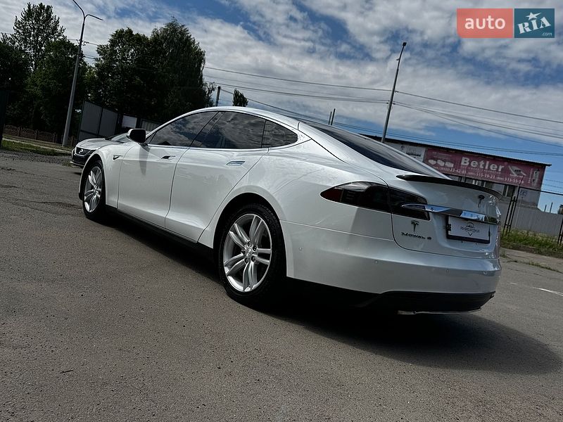 Ліфтбек Tesla Model S 2015 в Луцьку фото 11 Ліфтбек Tesla Model S 2015 в Луцьку