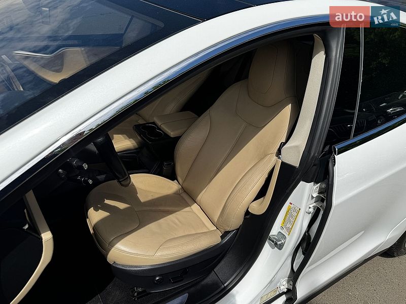 Ліфтбек Tesla Model S 2015 в Луцьку фото 15 Ліфтбек Tesla Model S 2015 в Луцьку