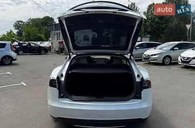 Ліфтбек Tesla Model S 2015 в Луцьку фото 29 Ліфтбек Tesla Model S 2015 в Луцьку