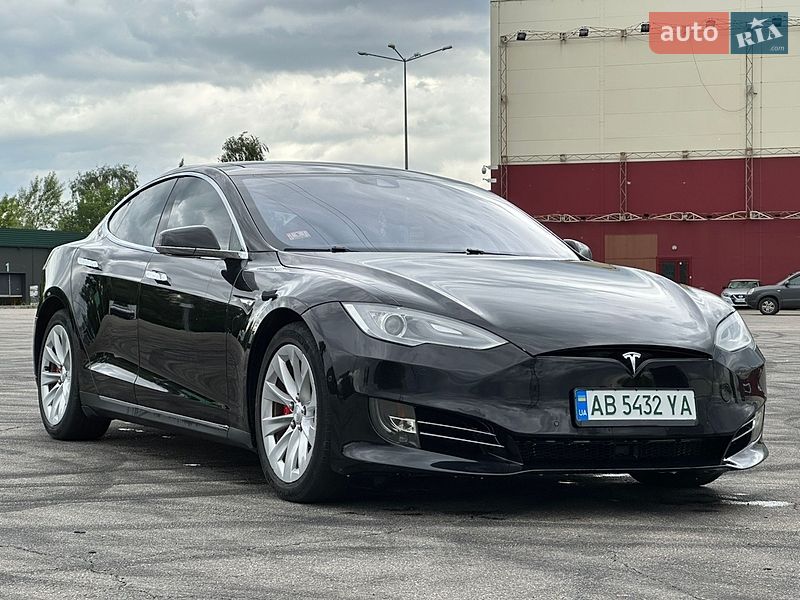 Лифтбек Tesla Model S 2016 в Киеве