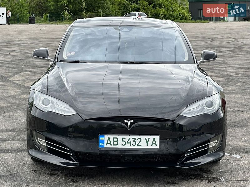 Лифтбек Tesla Model S 2016 в Киеве